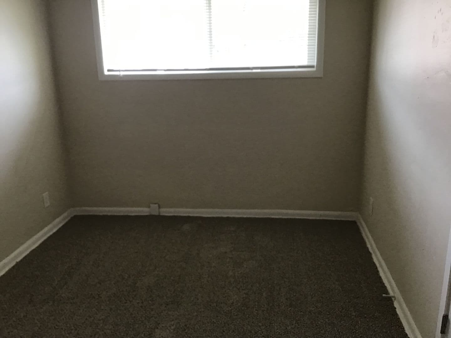 Salem Apartment: 138 - 168 25th NE