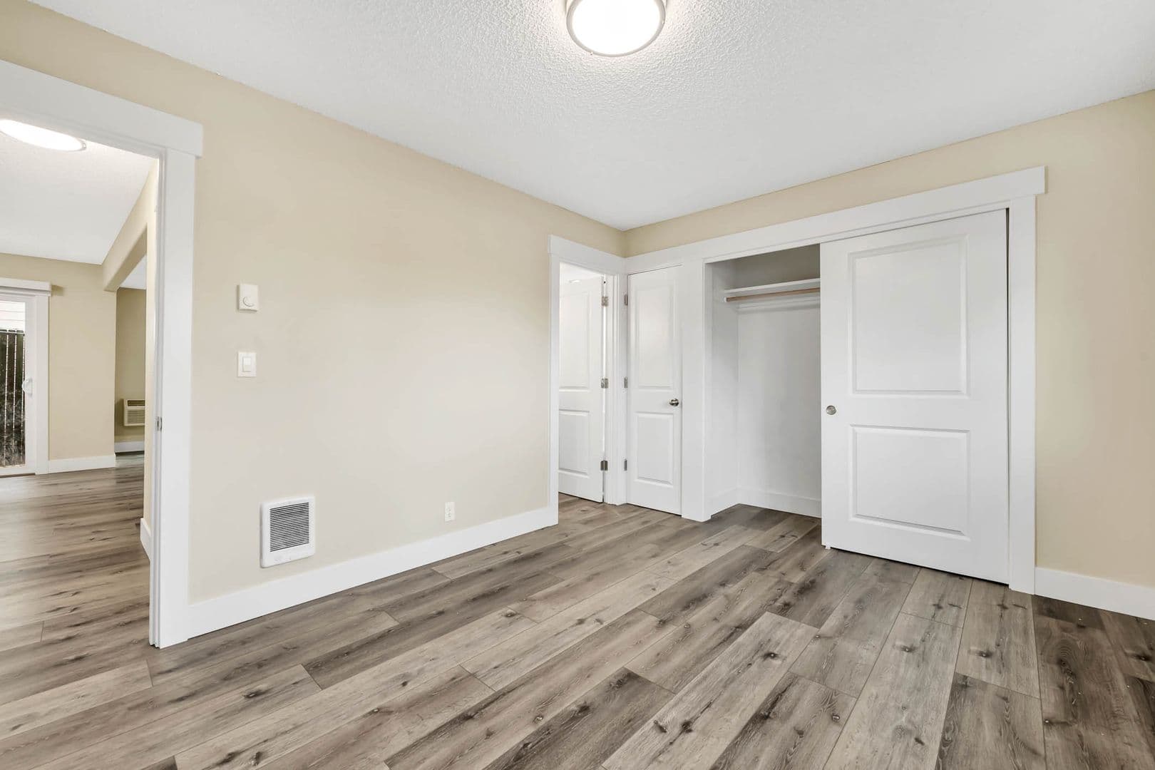 Albany Apartment: 3222 North Shore Dr SE