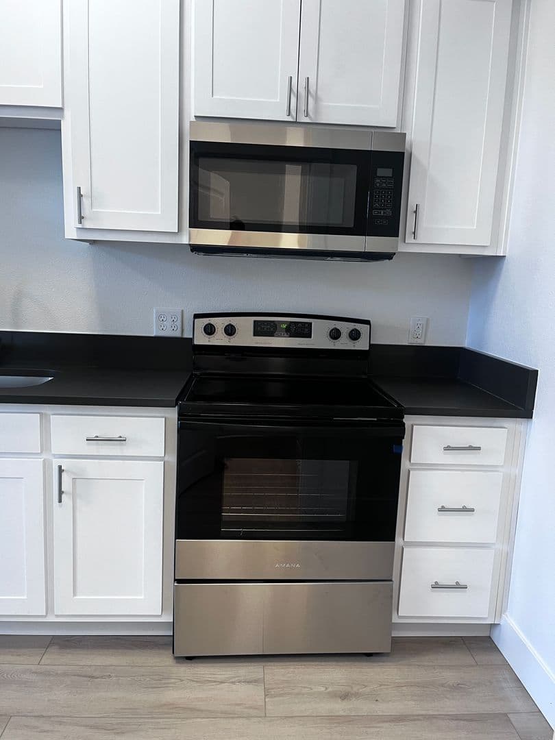 Salem Apartment: 2385 Fairgrounds Rd NE