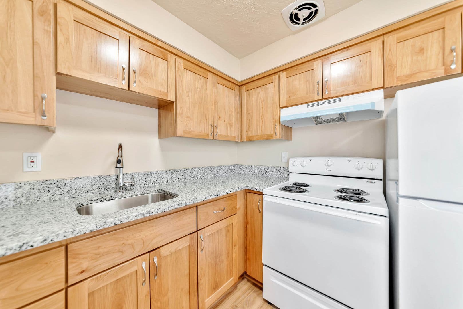 Salem Apartment: 138 - 168 25th NE