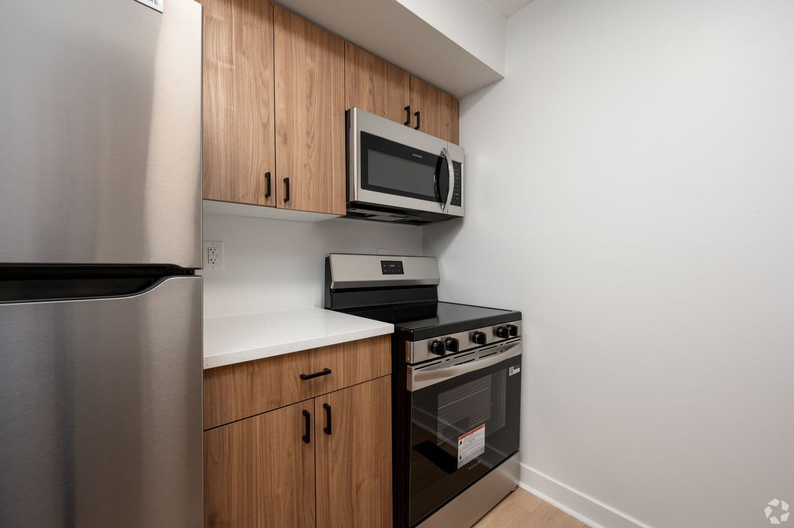 Eaton Apartment: 715 E Race St