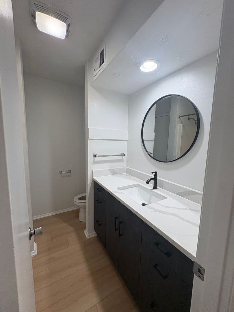 Muncie Apartment: 2403 W Charles St