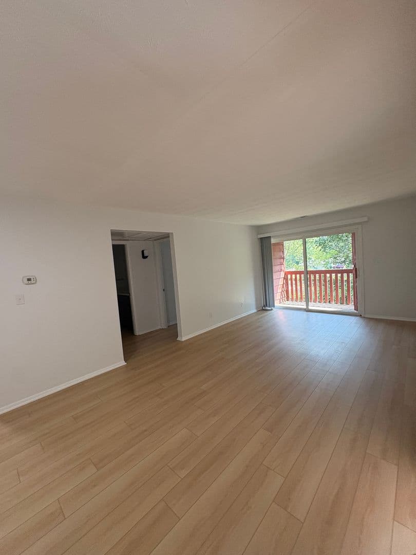 Muncie Apartment: 2403 W Charles St