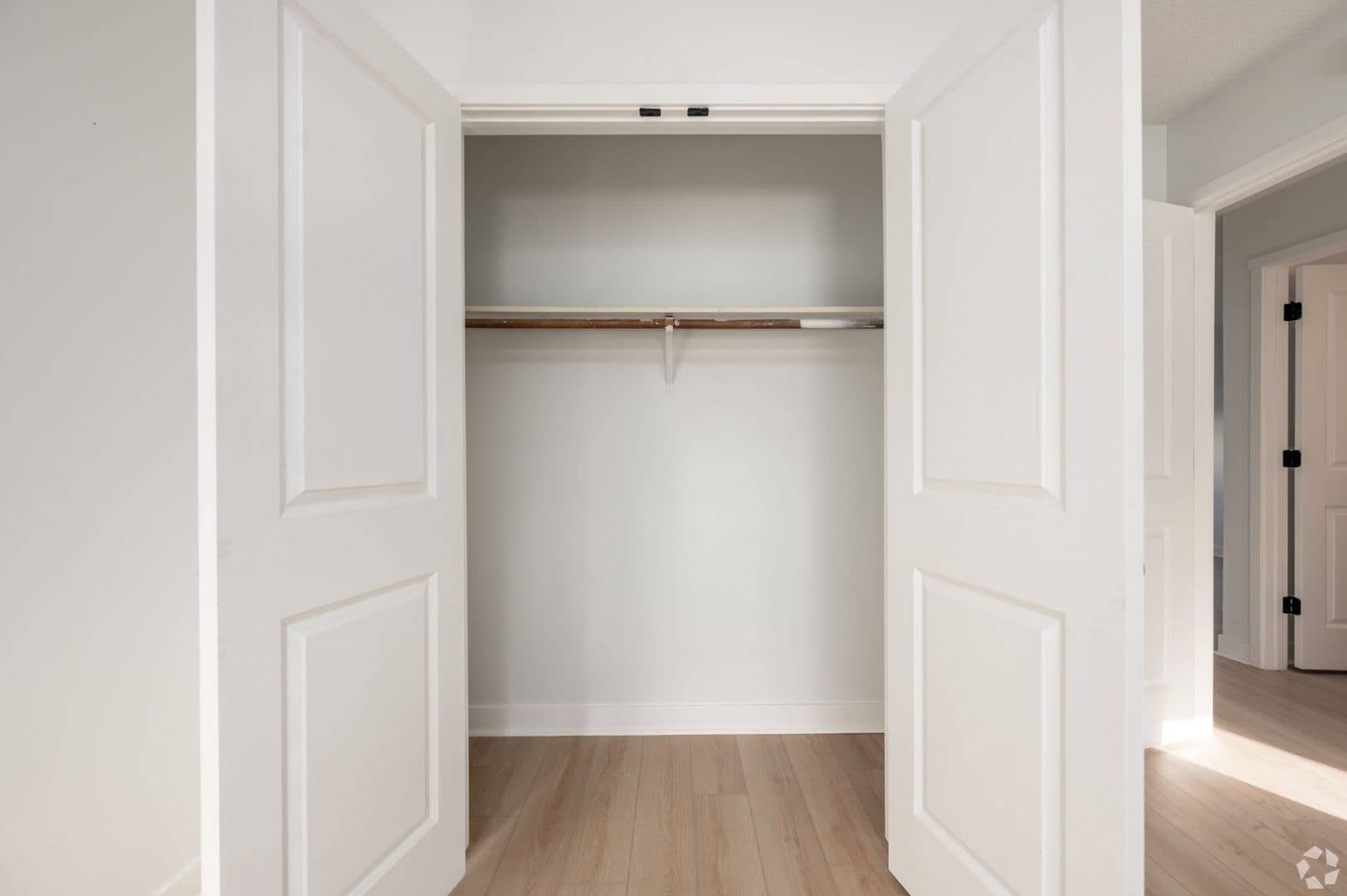 Eaton Apartment: 715 E Race St
