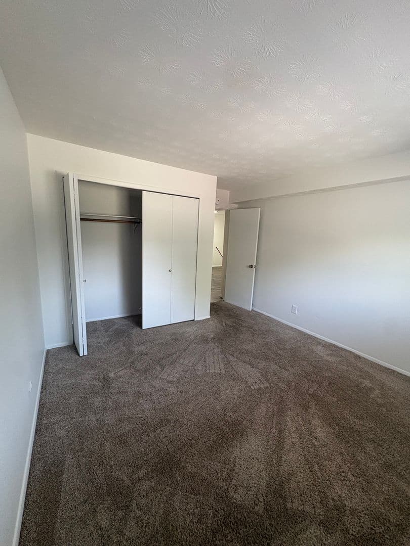 Muncie Apartment: 2403 W Charles St