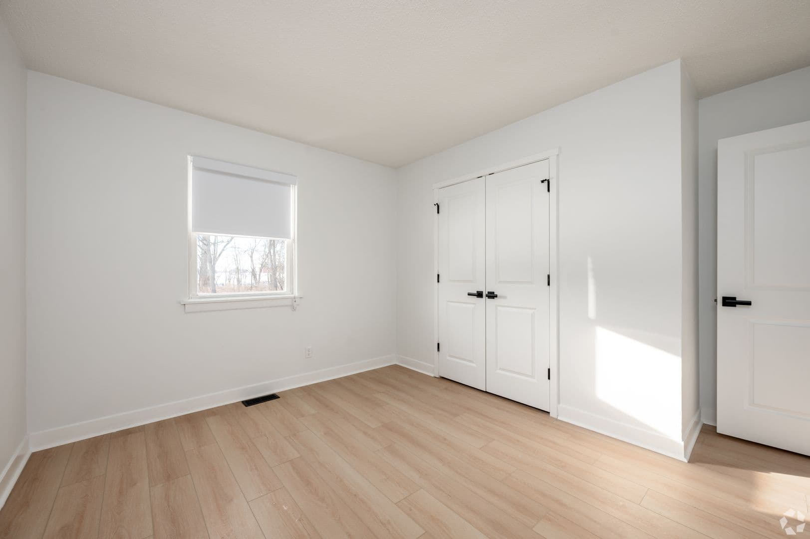Eaton Apartment: 715 E Race St