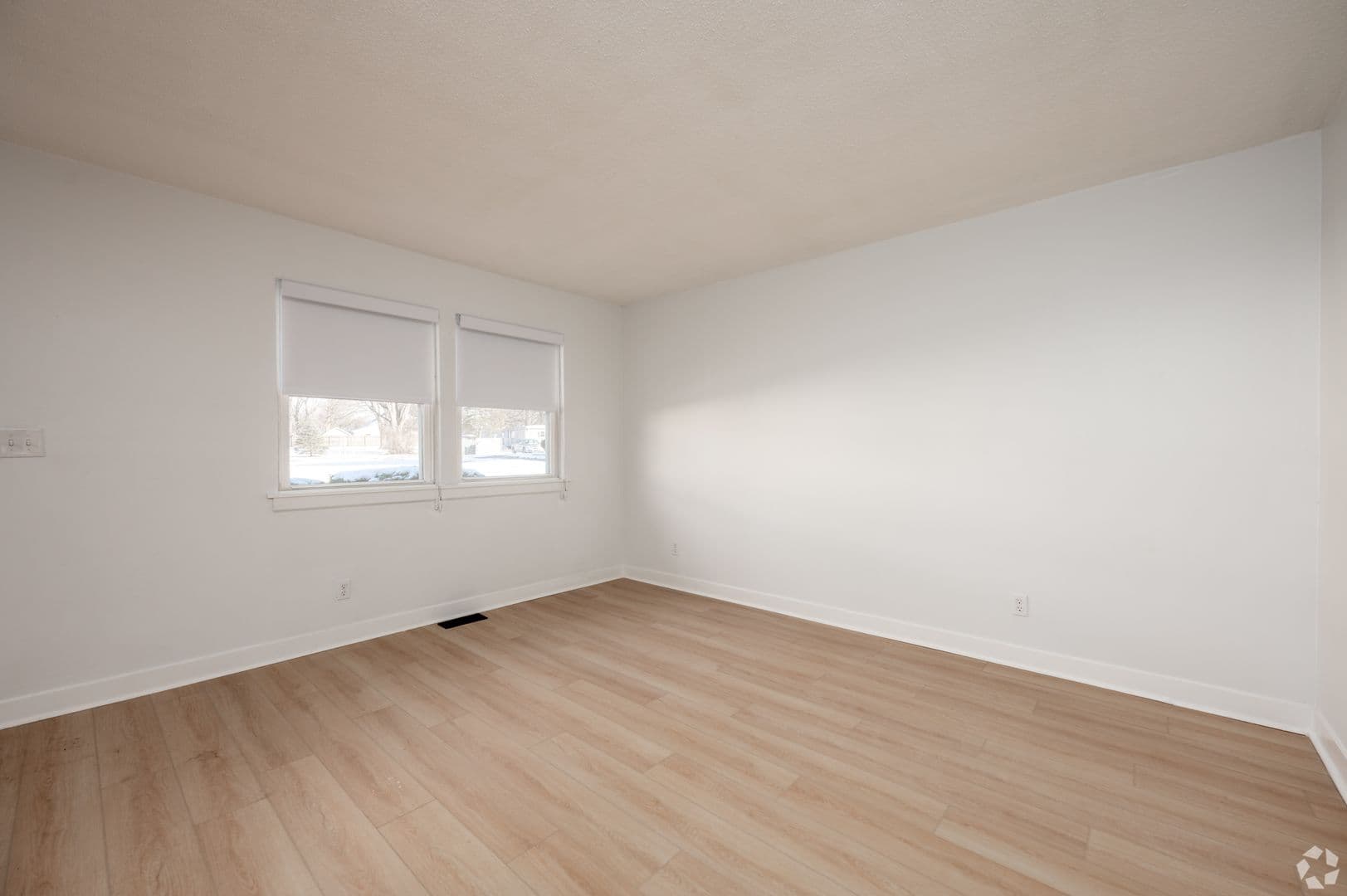 Eaton Apartment: 715 E Race St