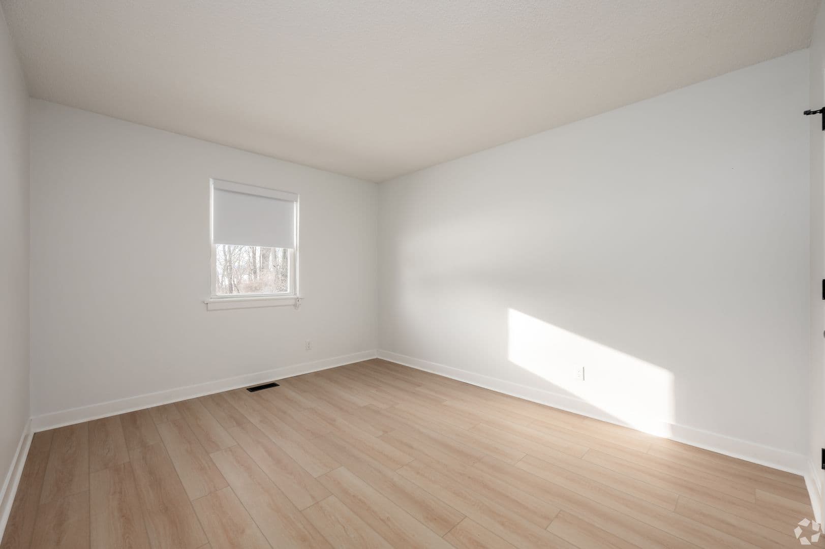 Eaton Apartment: 715 E Race St