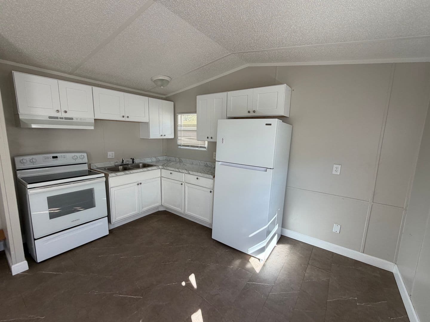 Lexington Apartment: Ayers Park Cove