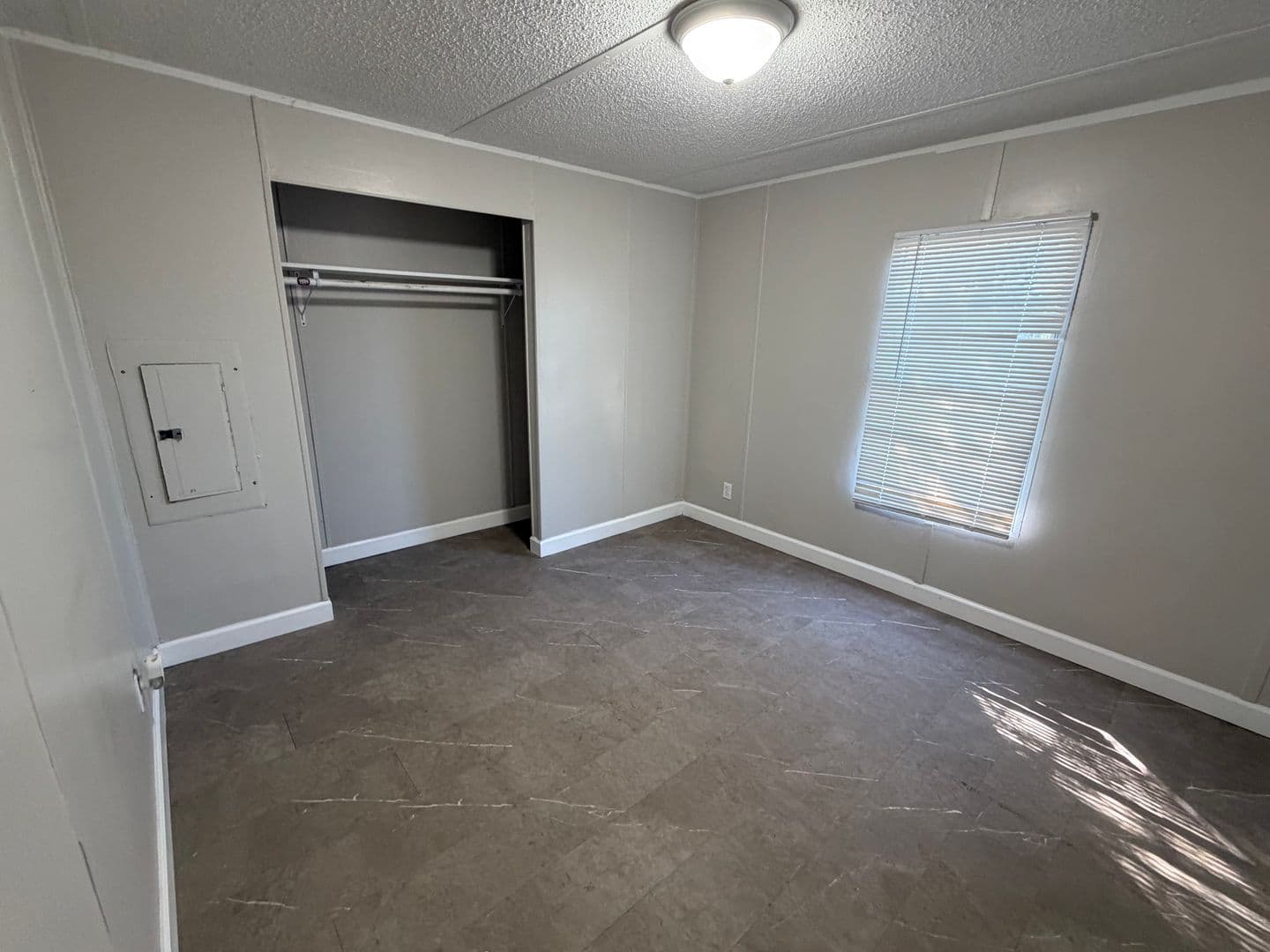Lexington Apartment: Ayers Park Cove
