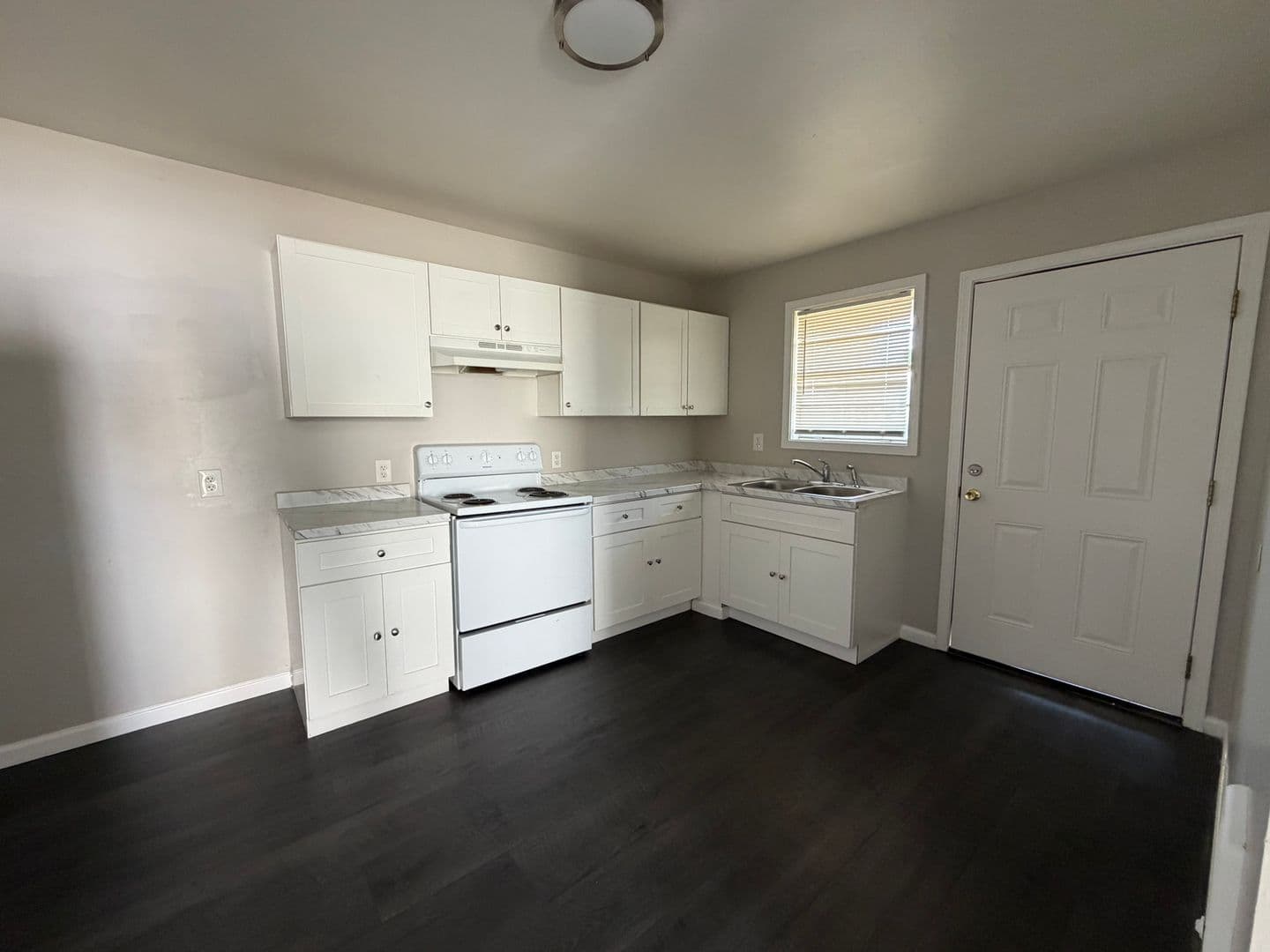 Brownsville Apartment: 470 Dianne Dr