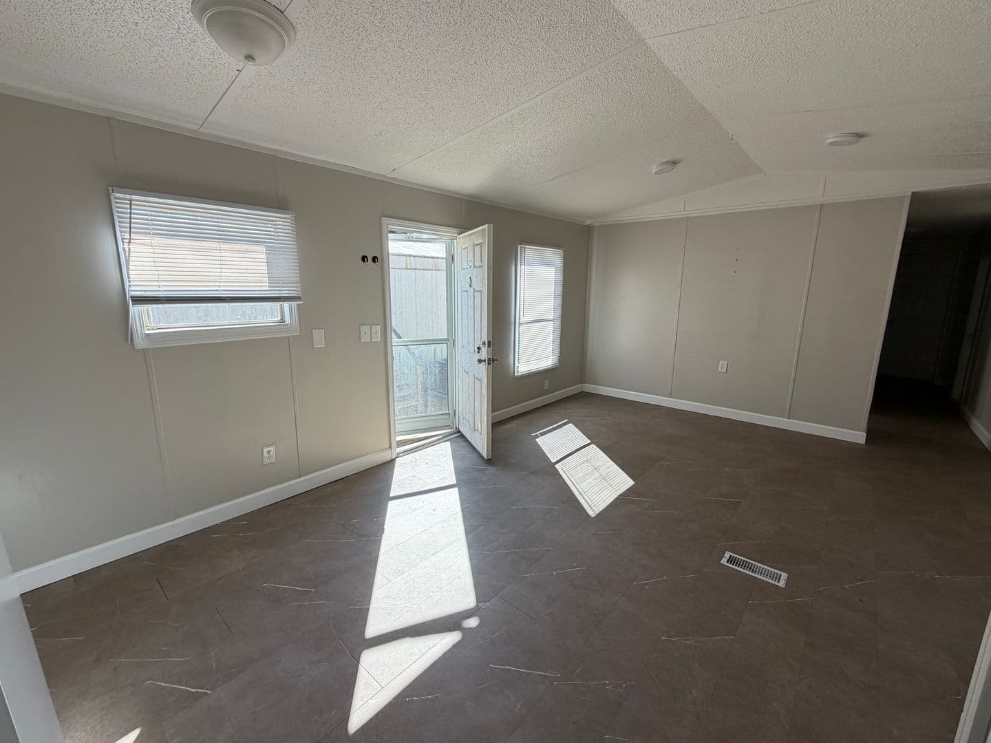 Lexington Apartment: Ayers Park Cove