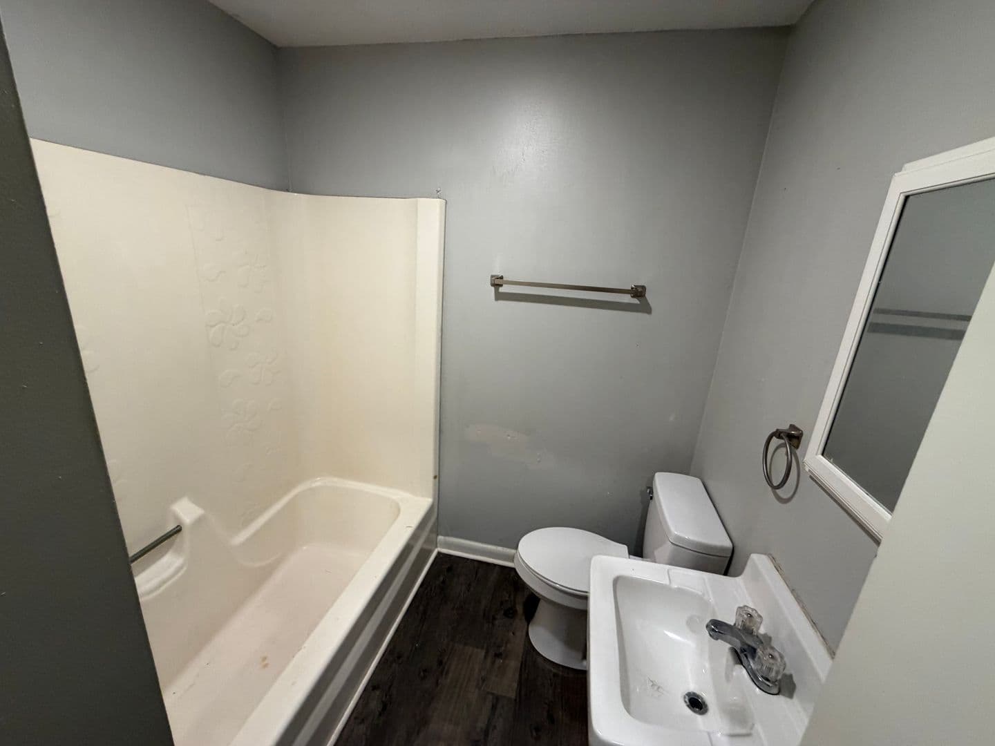 Jackson Apartment: Chester Levee Rd