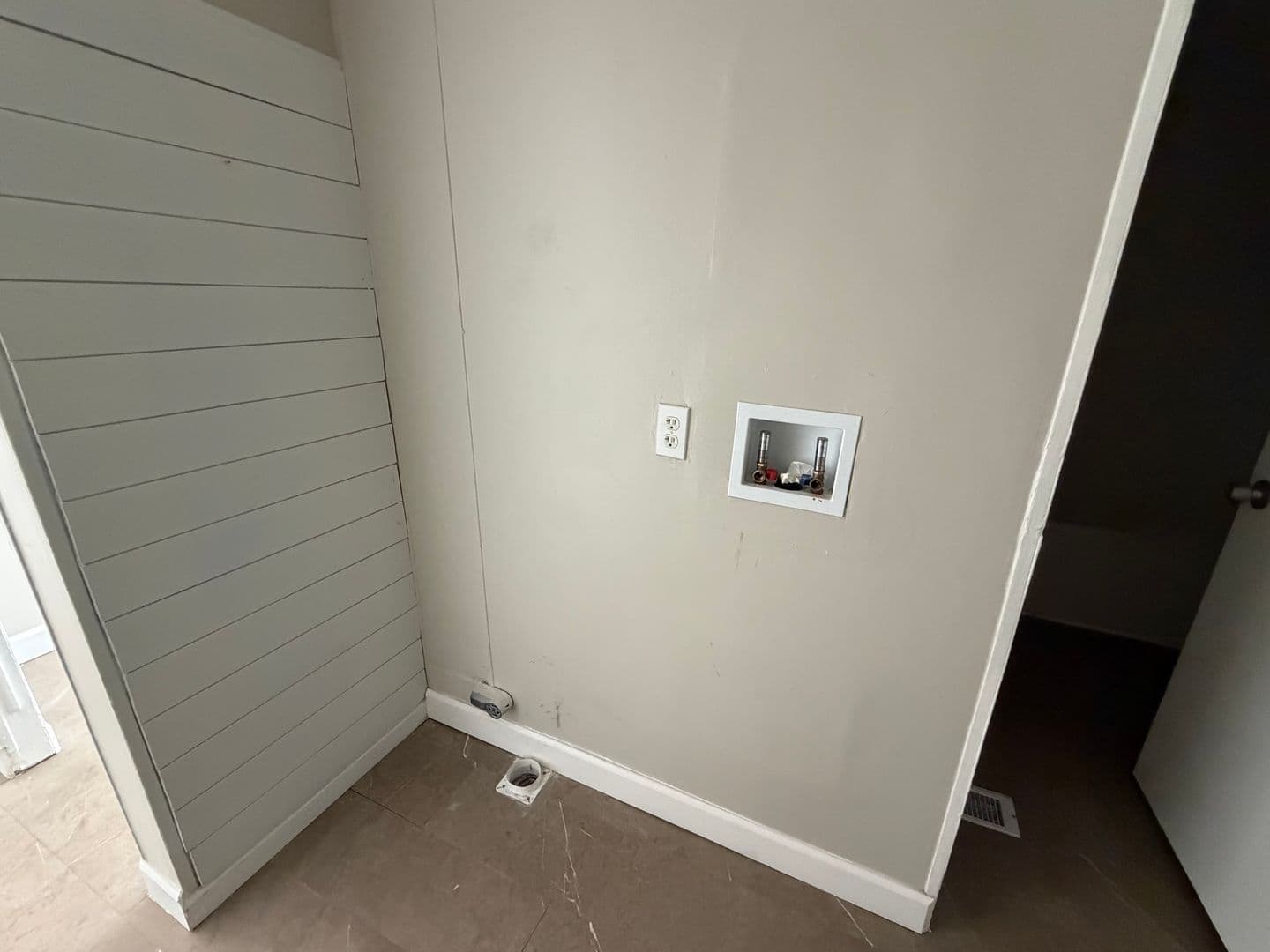 Lexington Apartment: Ayers Park Cove