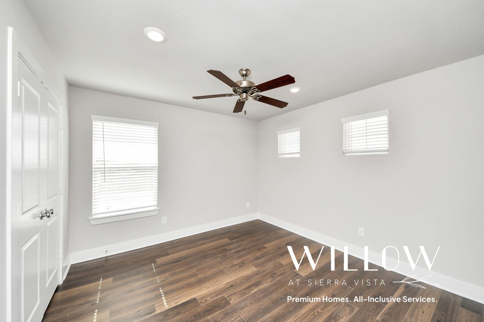 Rosharon House: 10518 Moon Valley Lane