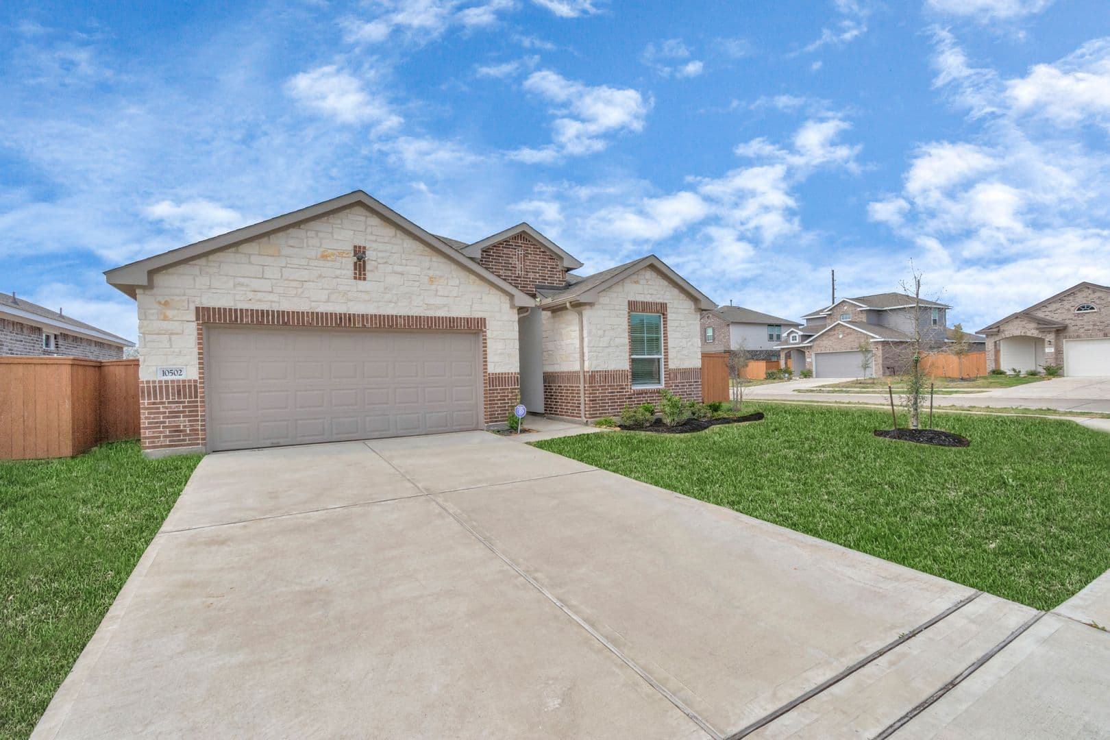 Rosharon House: 10642 Cascade Creek Drive