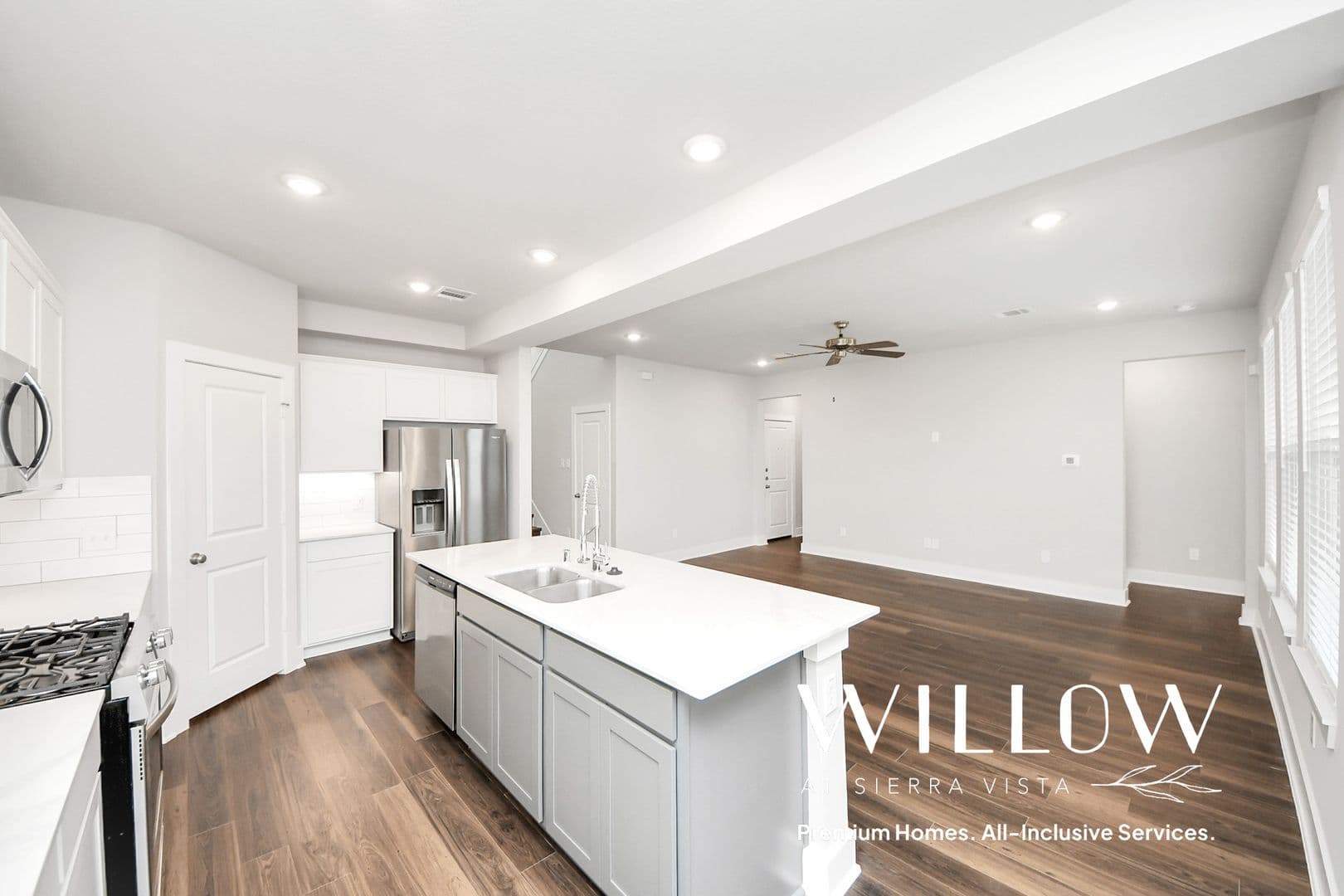 Rosharon House: 10518 Moon Valley Lane