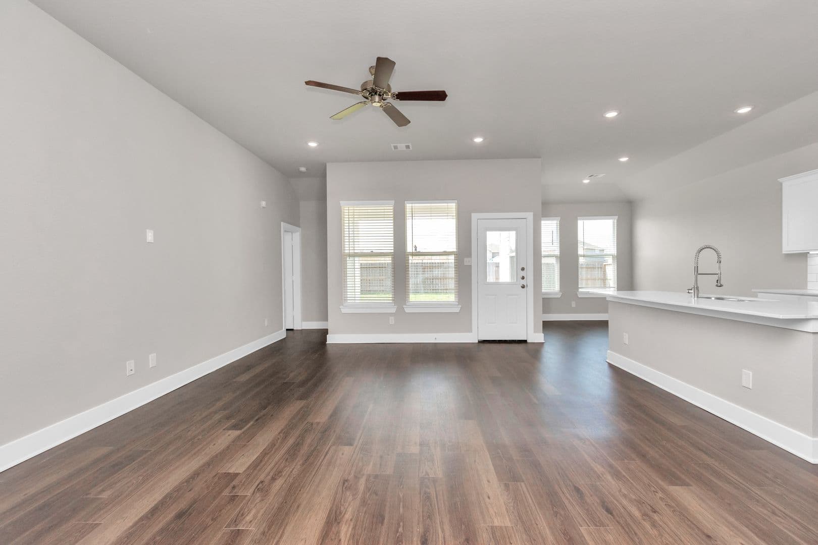Rosharon House: 10537 Wildflower View Drive