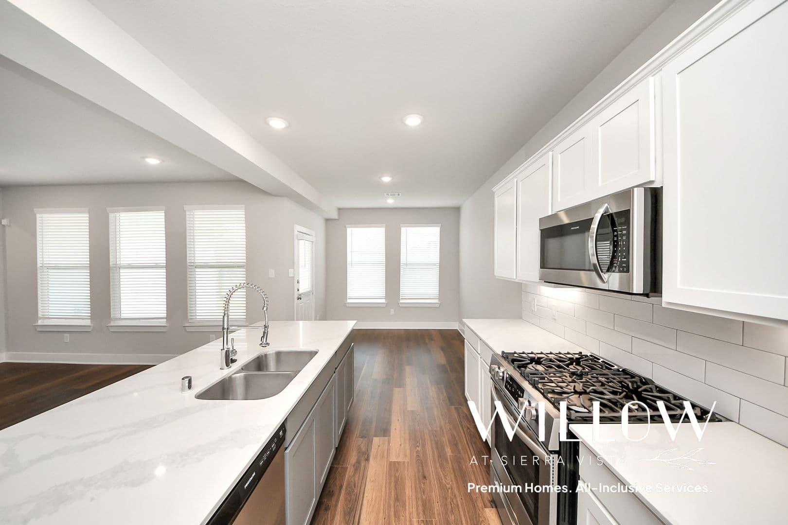 Rosharon House: 10518 Moon Valley Lane