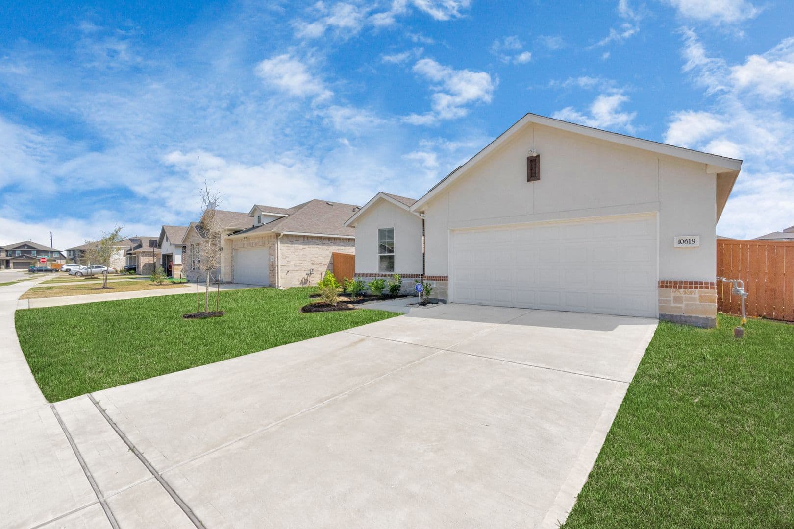 Rosharon Apartment: 10211 Alpine Lake Lane