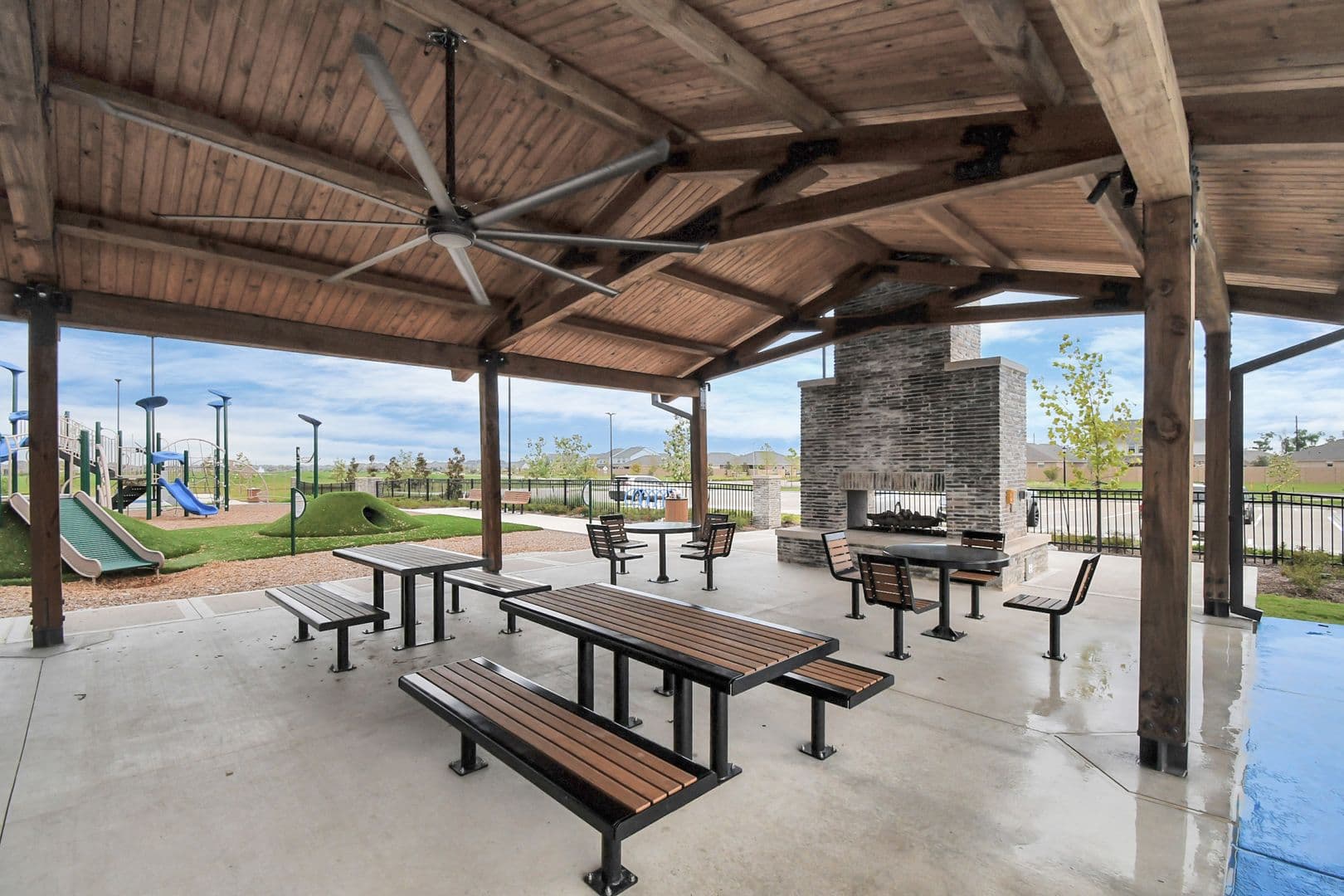 Rosharon House: 10630 Cascade Creek Drive
