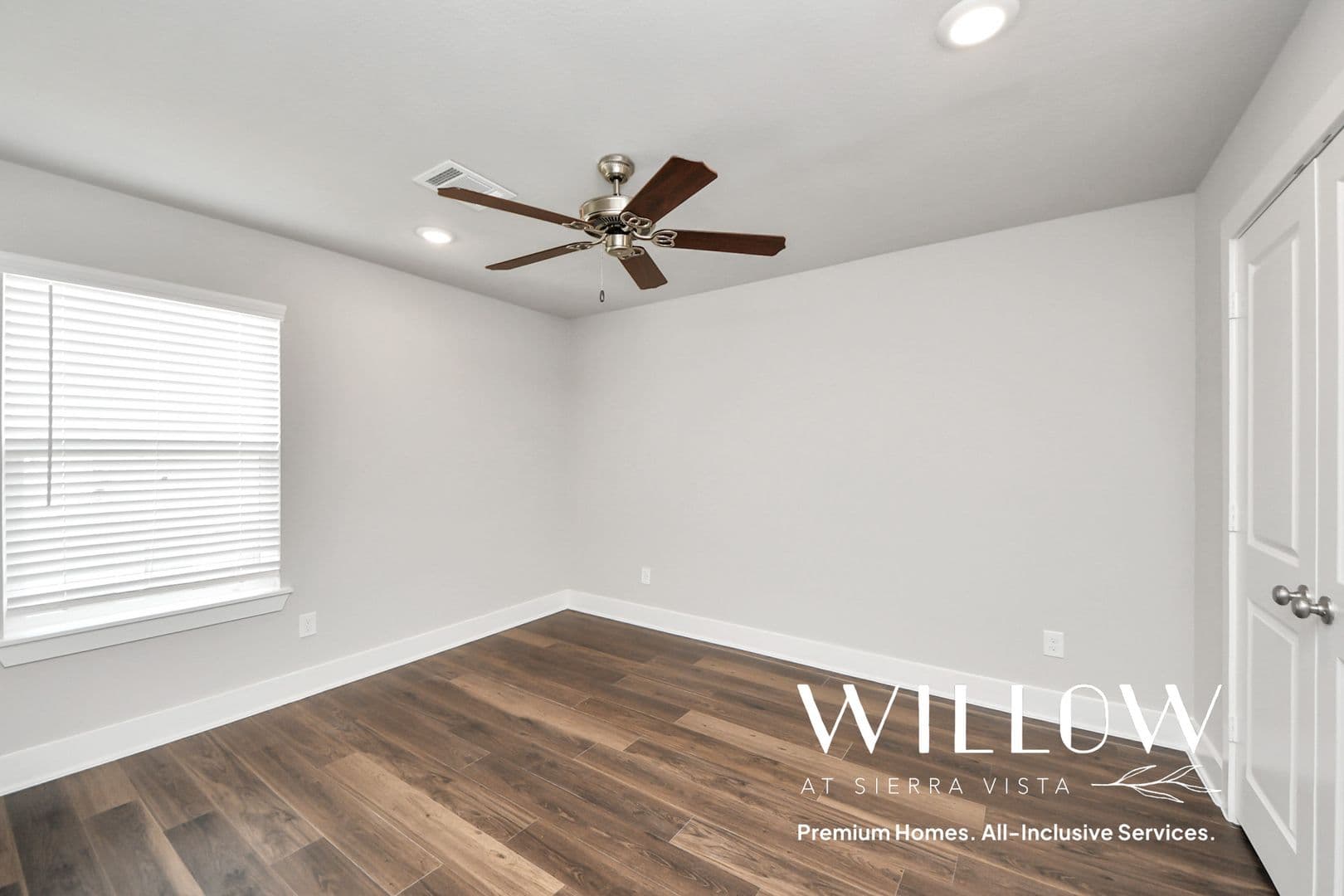 Rosharon House: 10518 Moon Valley Lane