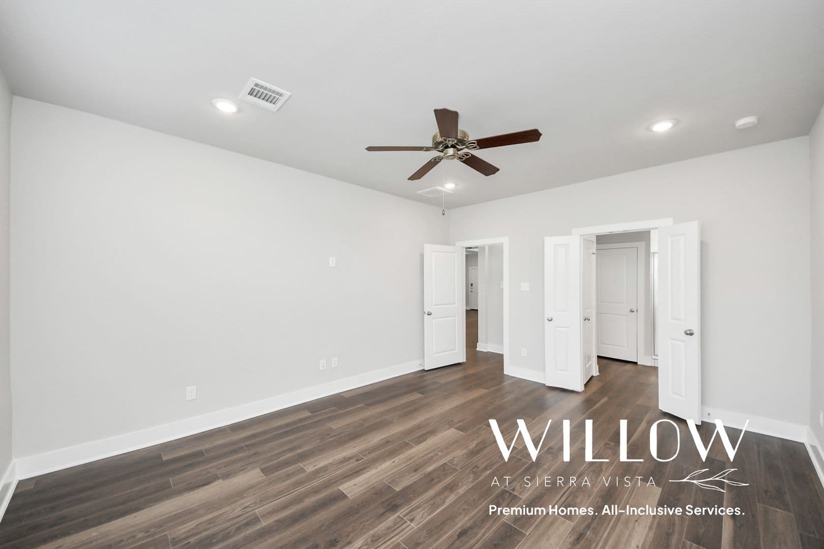 Rosharon House: 10518 Moon Valley Lane