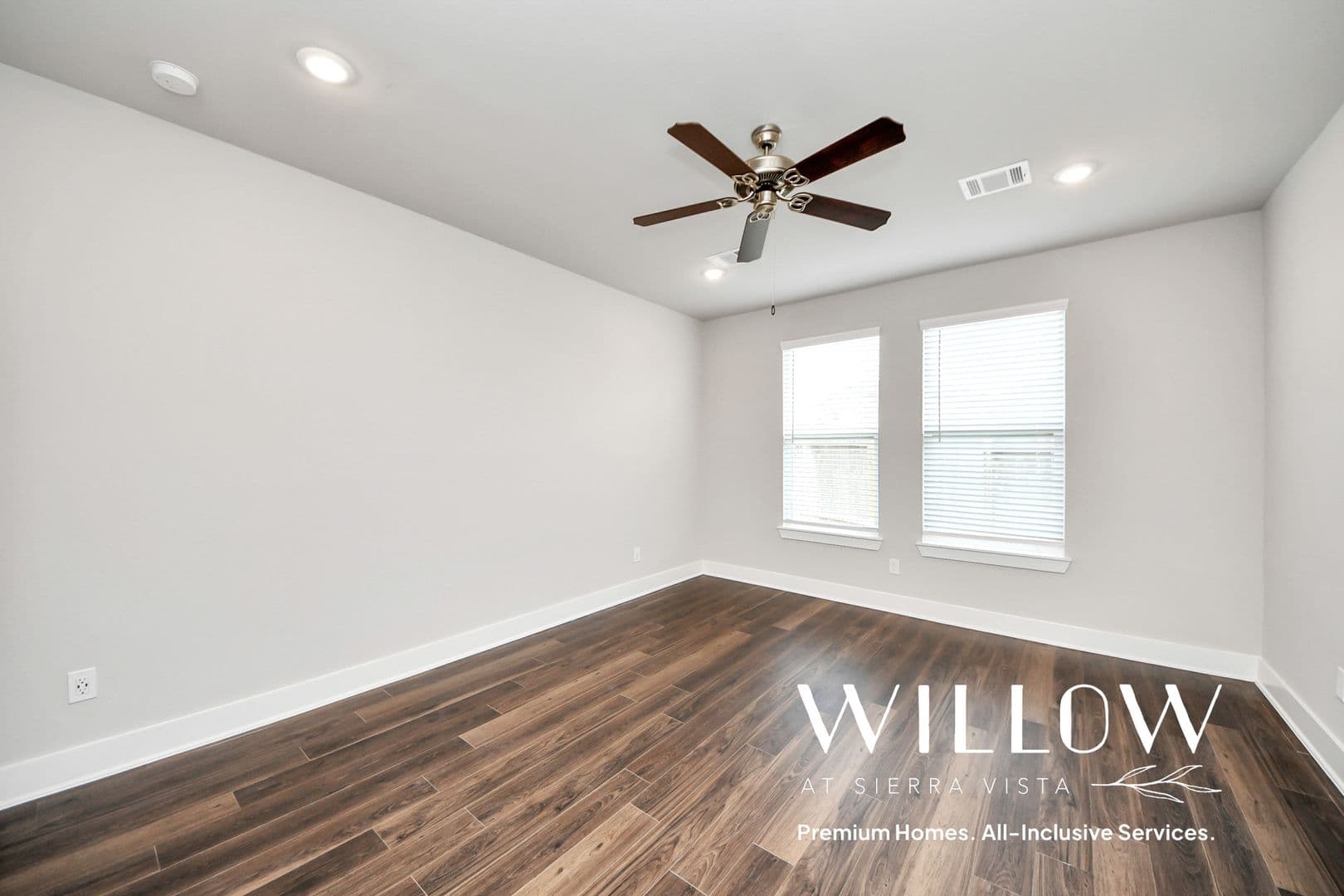 Rosharon House: 10518 Moon Valley Lane