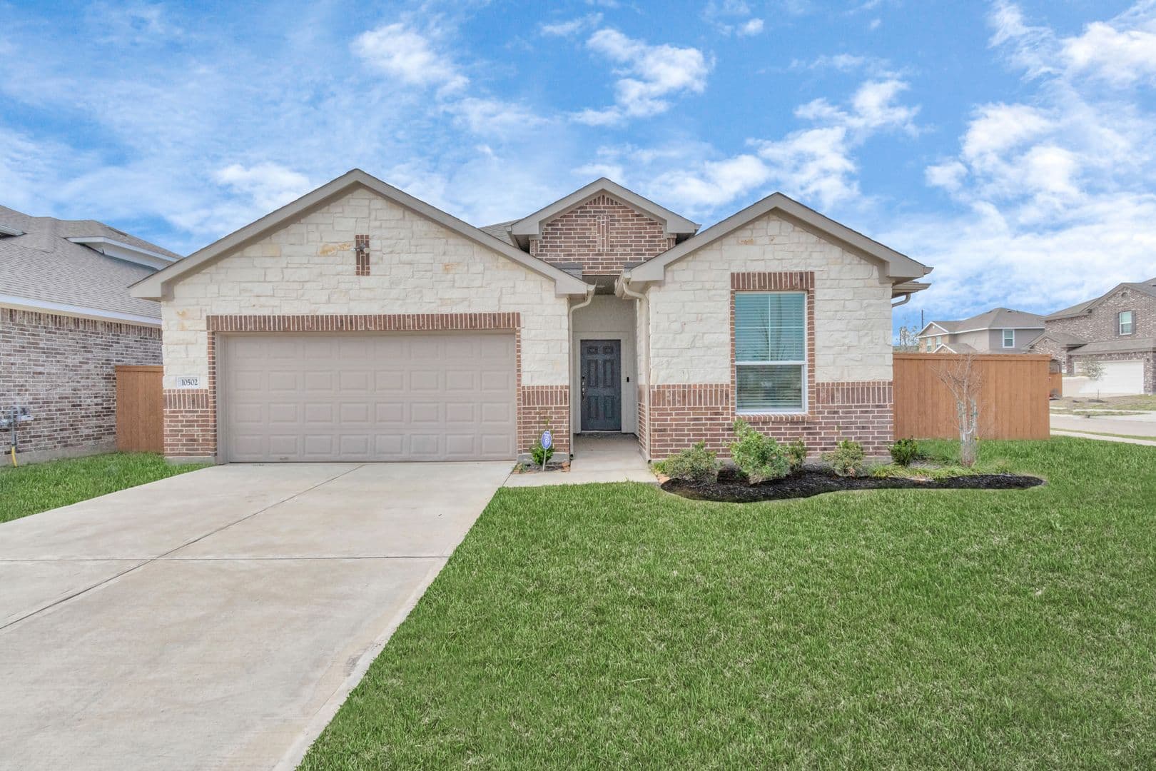 Rosharon House: 10607 Crescent Peak Court