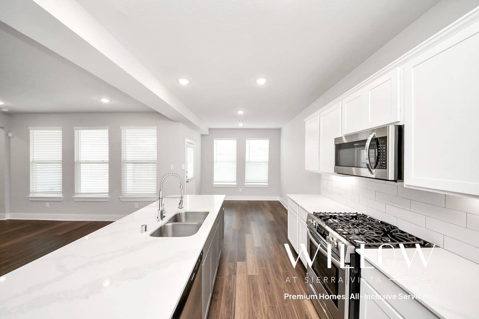 Rosharon House: 10518 Moon Valley Lane
