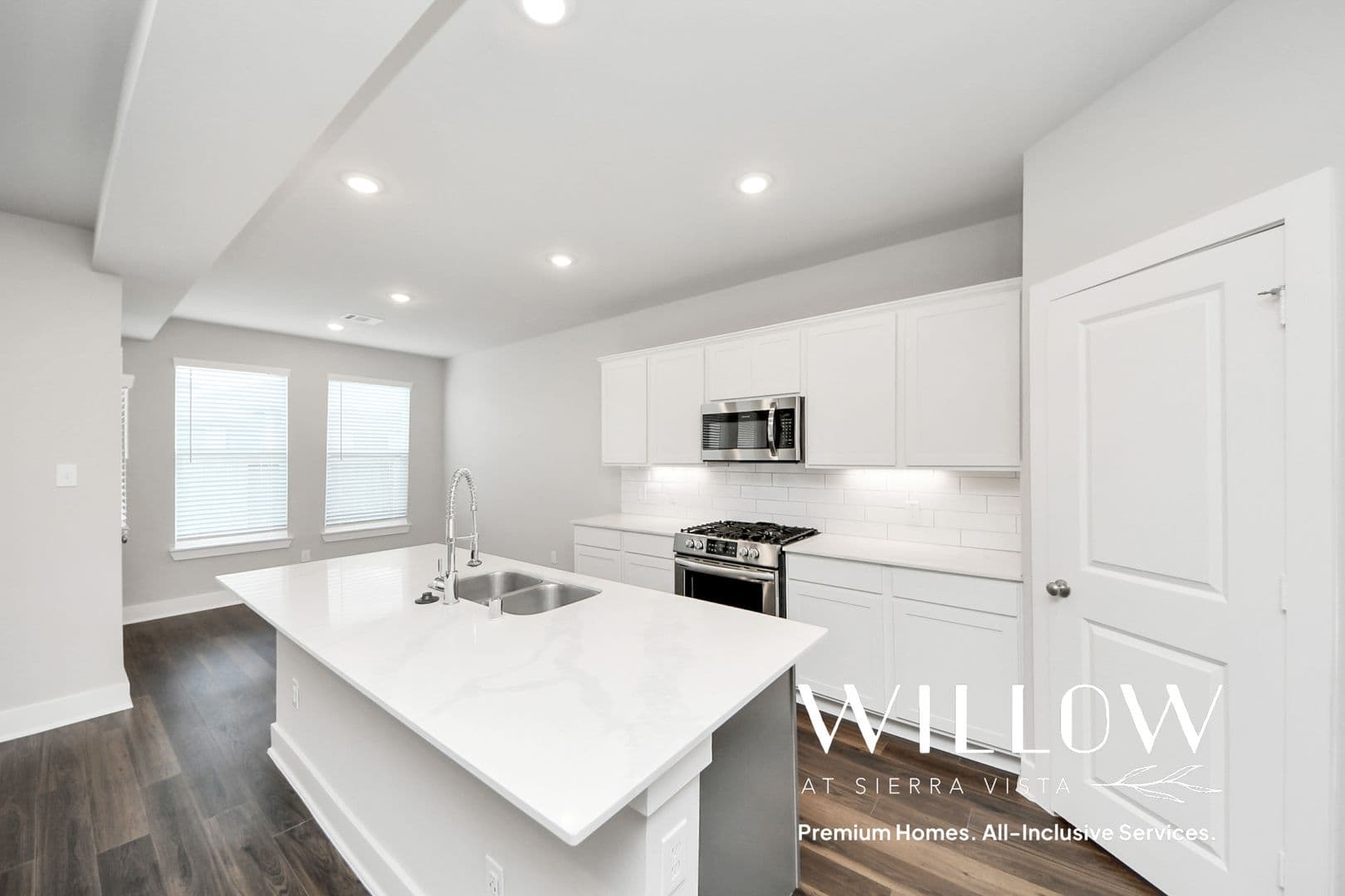 Rosharon House: 10518 Moon Valley Lane