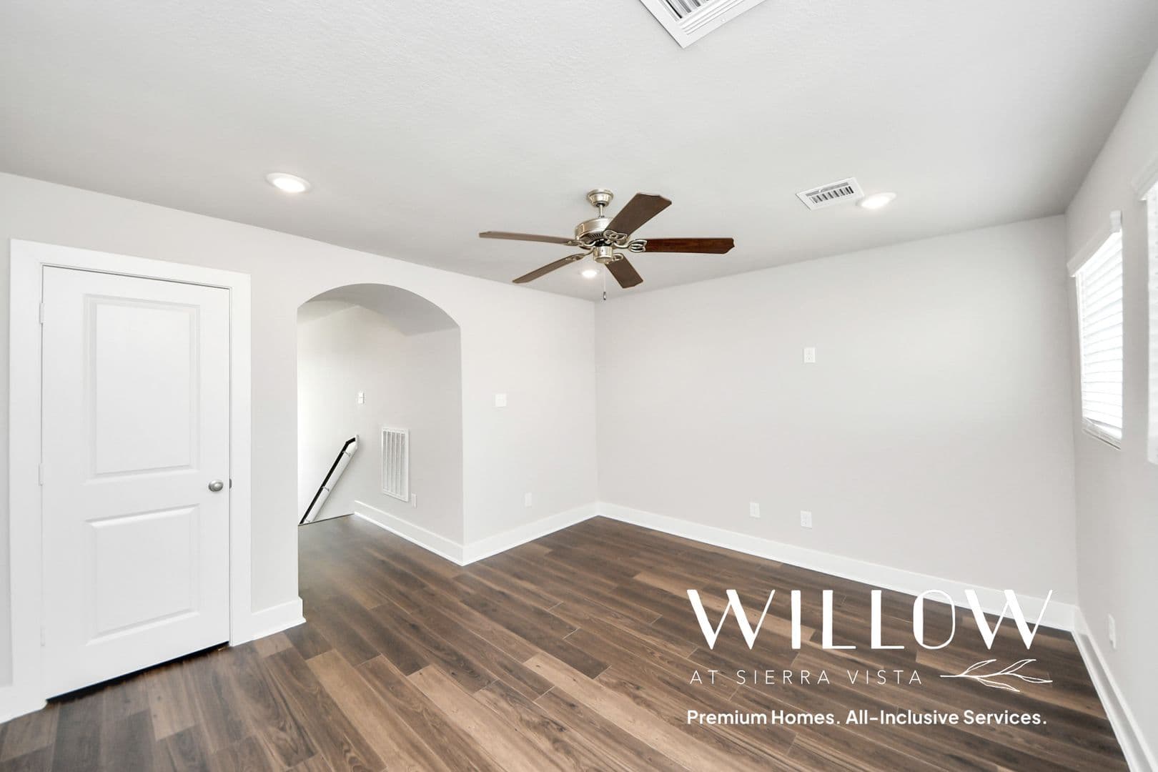 Rosharon House: 10518 Moon Valley Lane