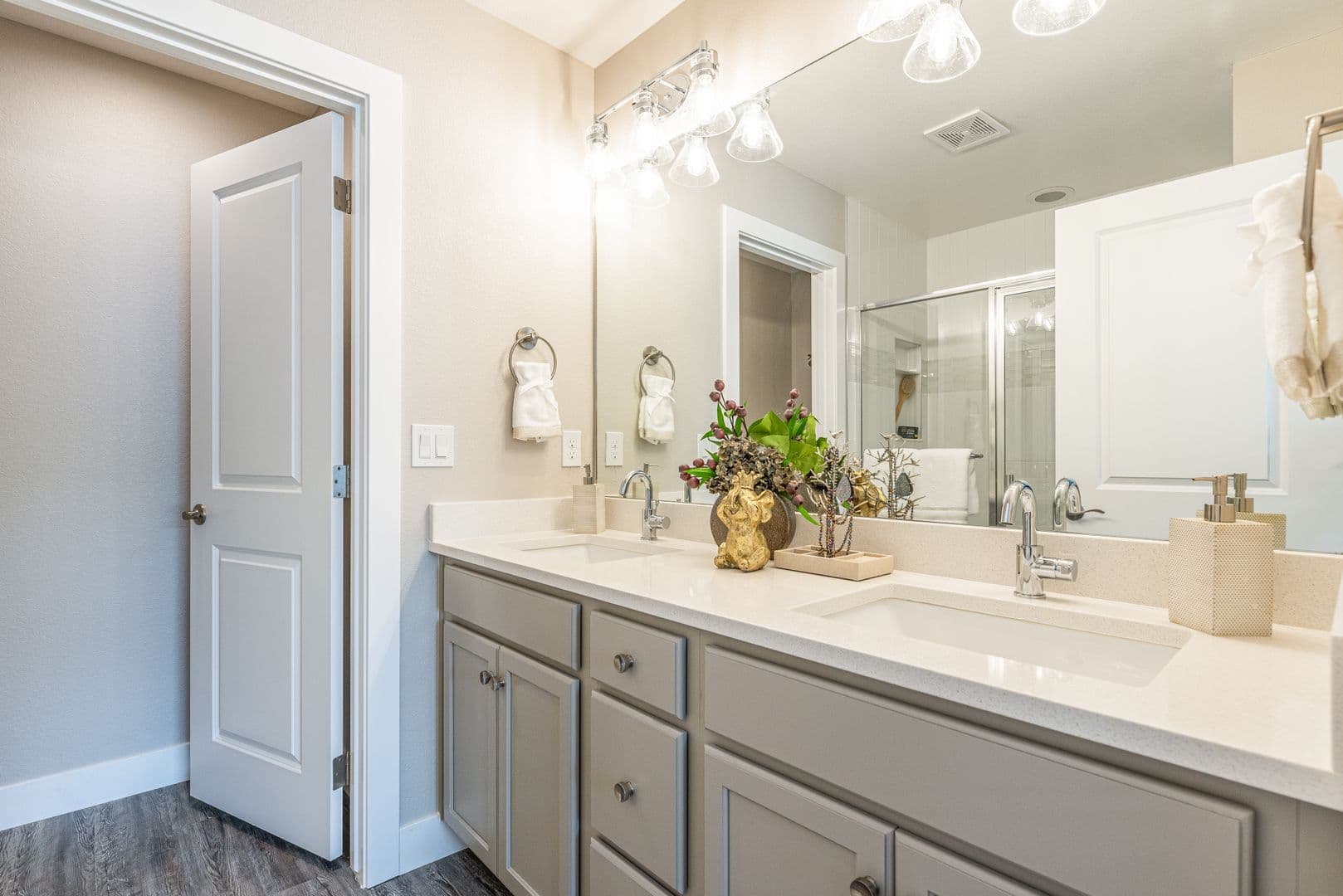Denver Apartment: 8850 E Mississippi Ave