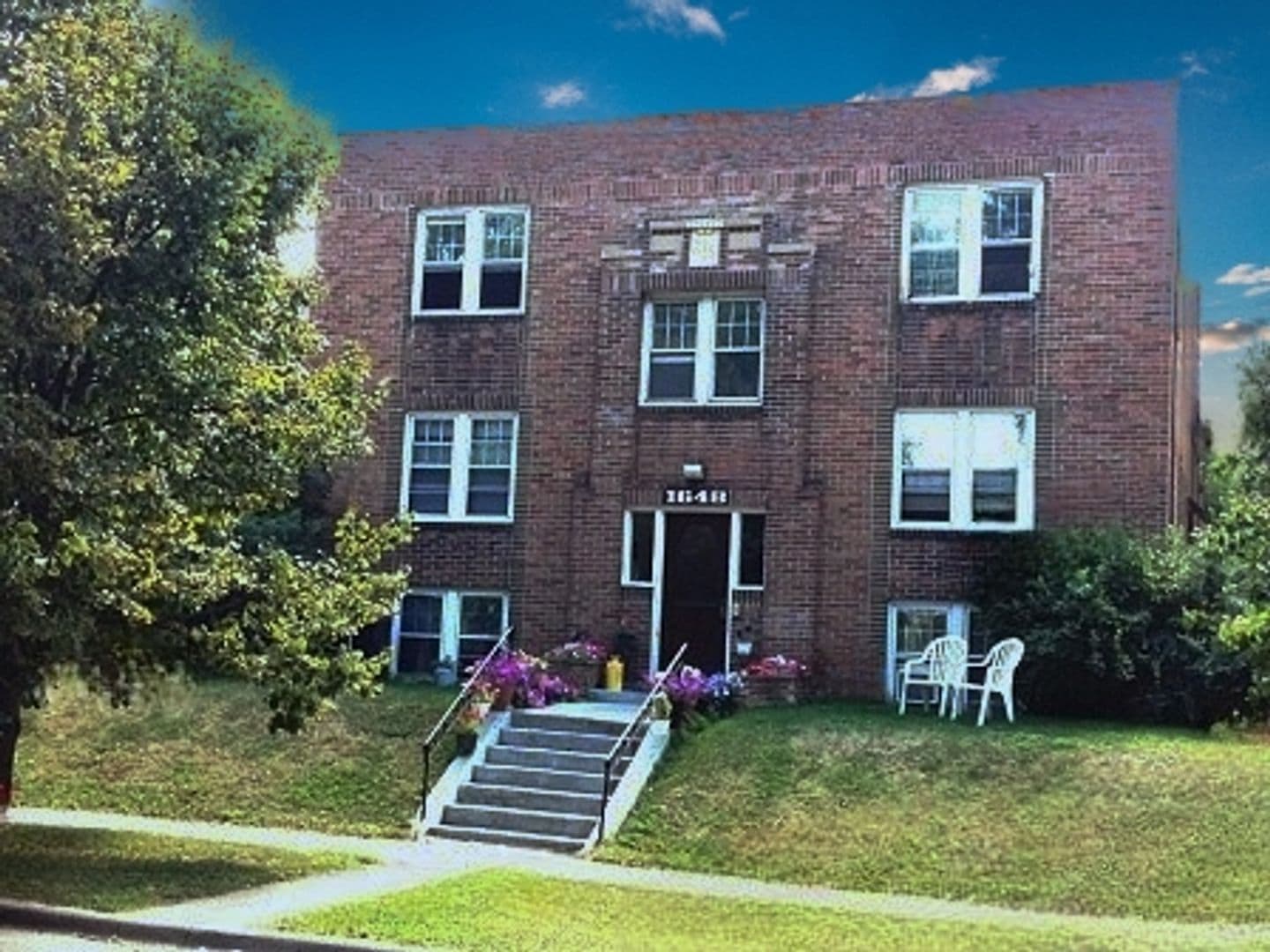 Saint Paul Apartment: 1648 Charles