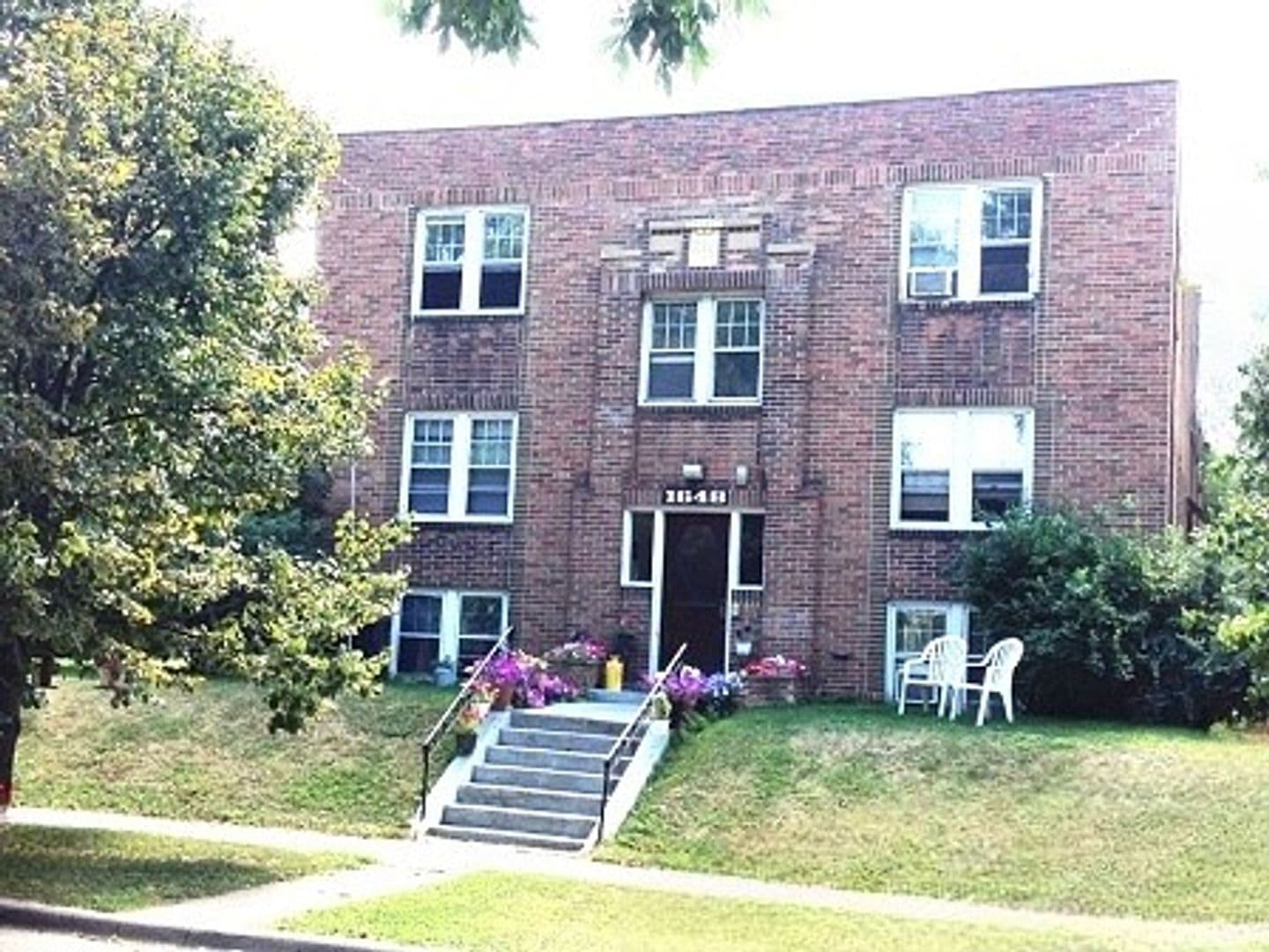 Saint Paul Apartment: 1648 Charles