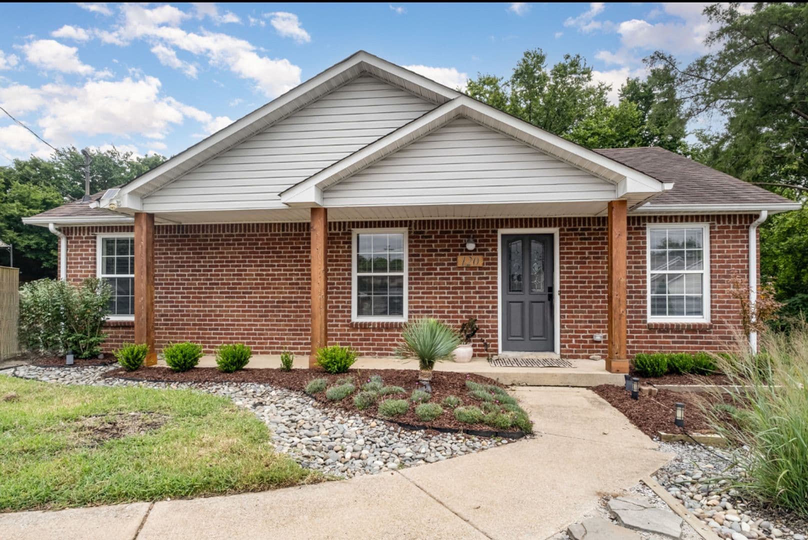 Nashville House: 120 Minnette Court