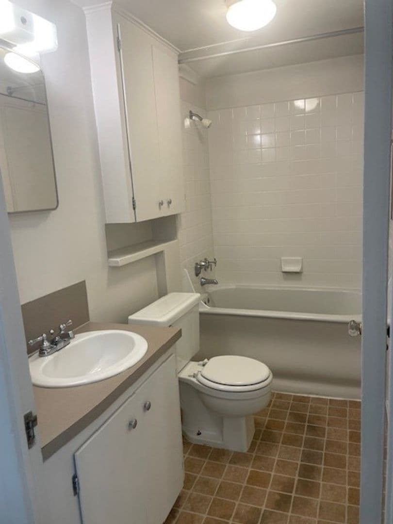 SEATTLE Apartment: 2011 5TH AVE