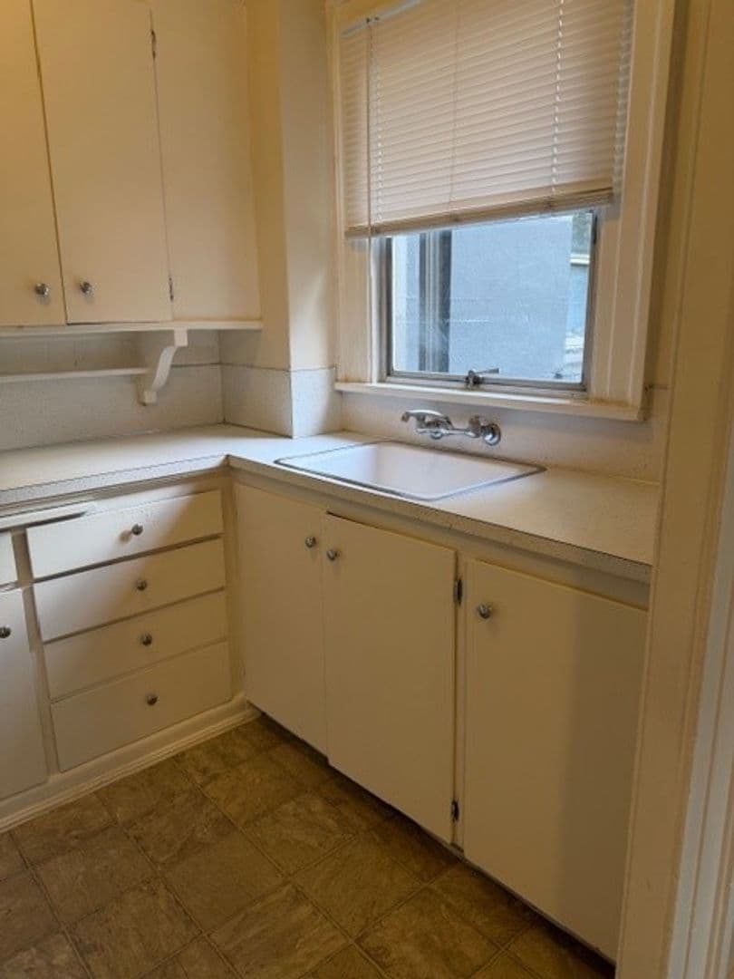 SEATTLE Apartment: 2011 5TH AVE
