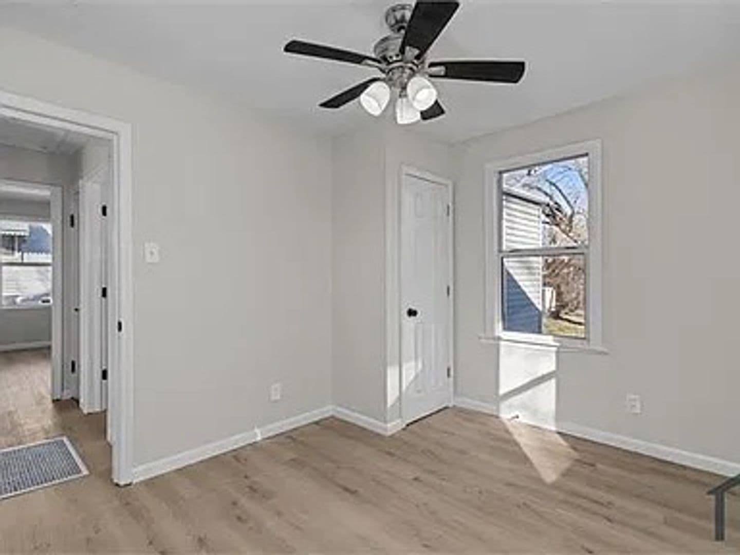 St. Louis House: 10054 Dorothy Avenue
