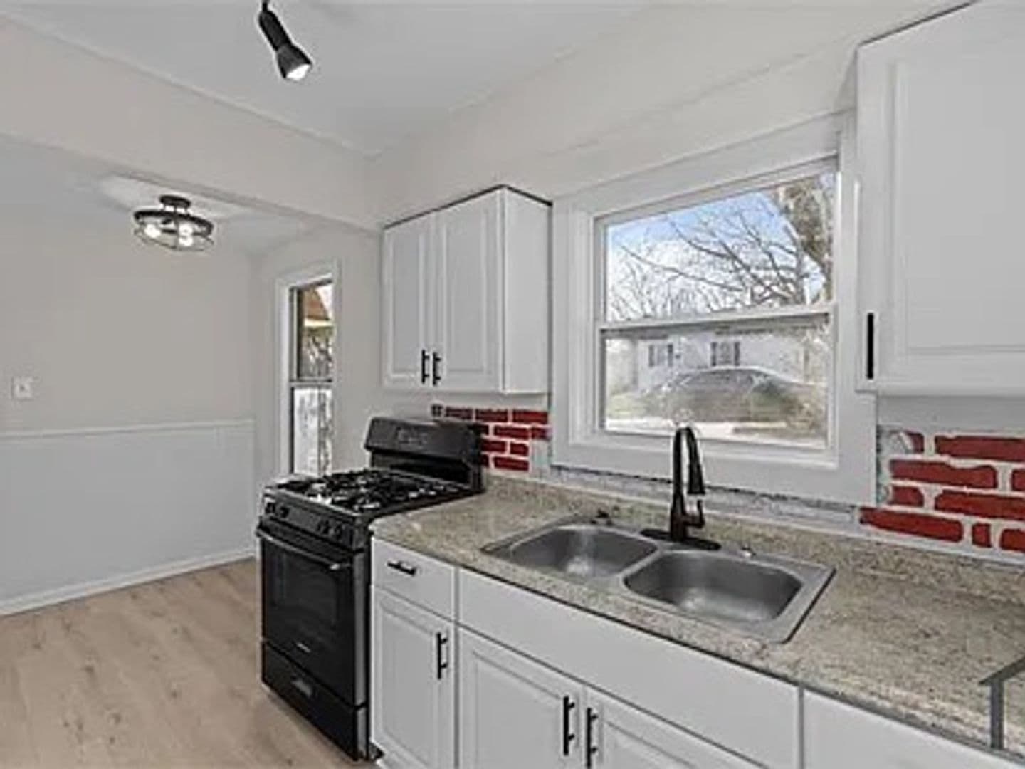 St. Louis House: 10054 Dorothy Avenue