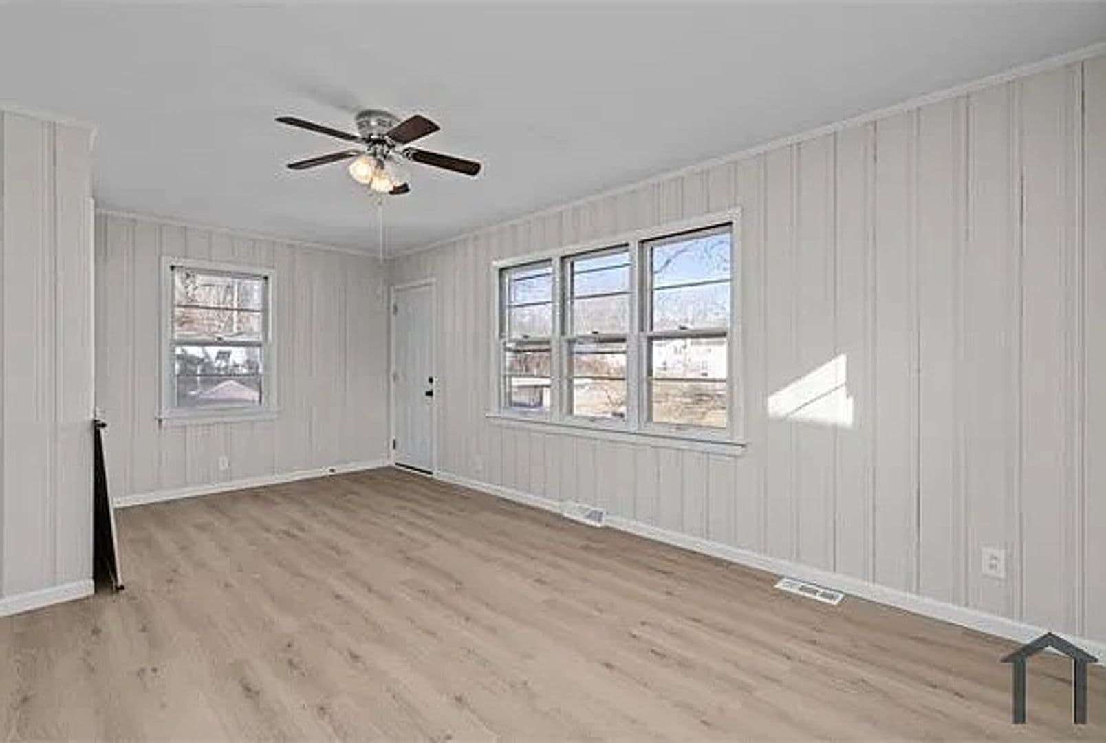 St. Louis House: 10054 Dorothy Avenue