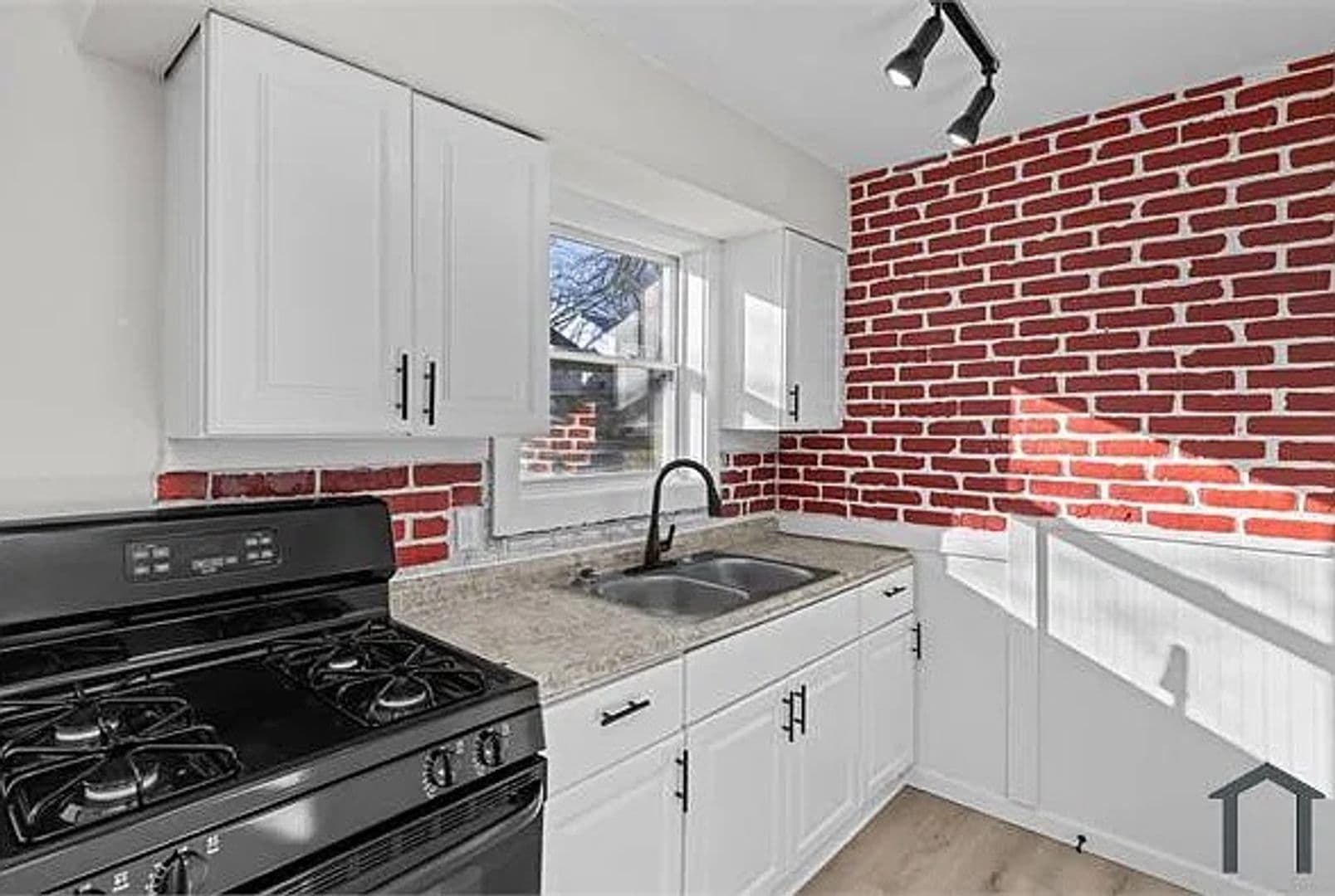 St. Louis House: 10054 Dorothy Avenue