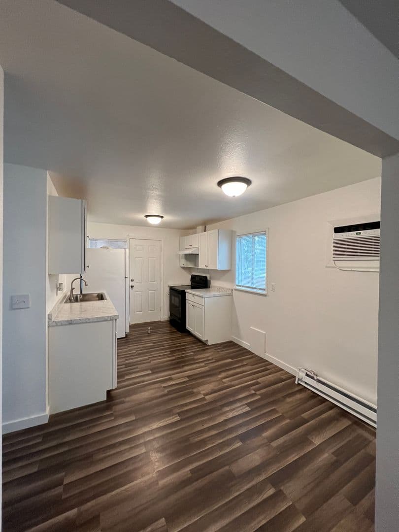 Ephrata House: 236 14th Ave SW