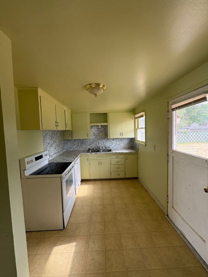 Ephrata House: 83 H NE