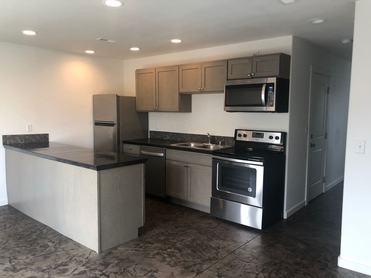 Quincy Townhome: 306 F St NE
