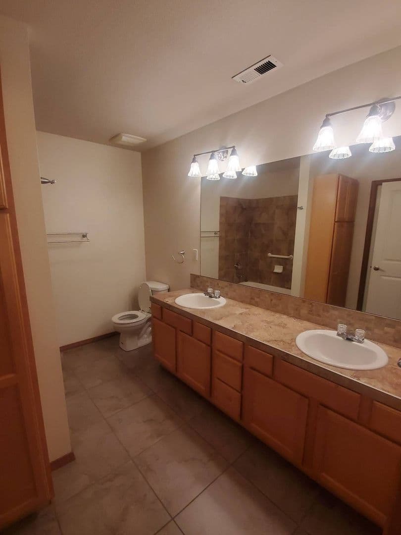 Moses Lake Apartment: 7654 McDougal Ave NE