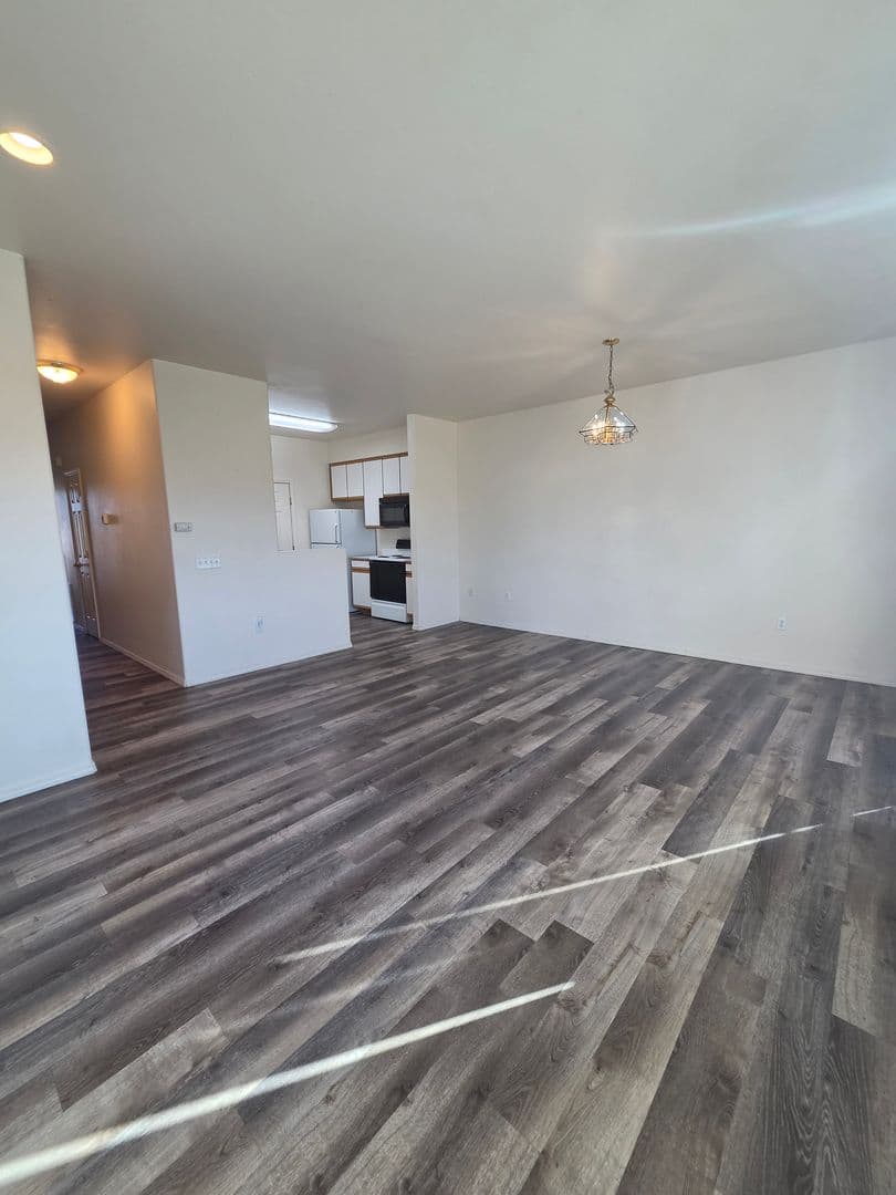 Moses Lake Apartment: 1712-1714 W Peninsula Dr