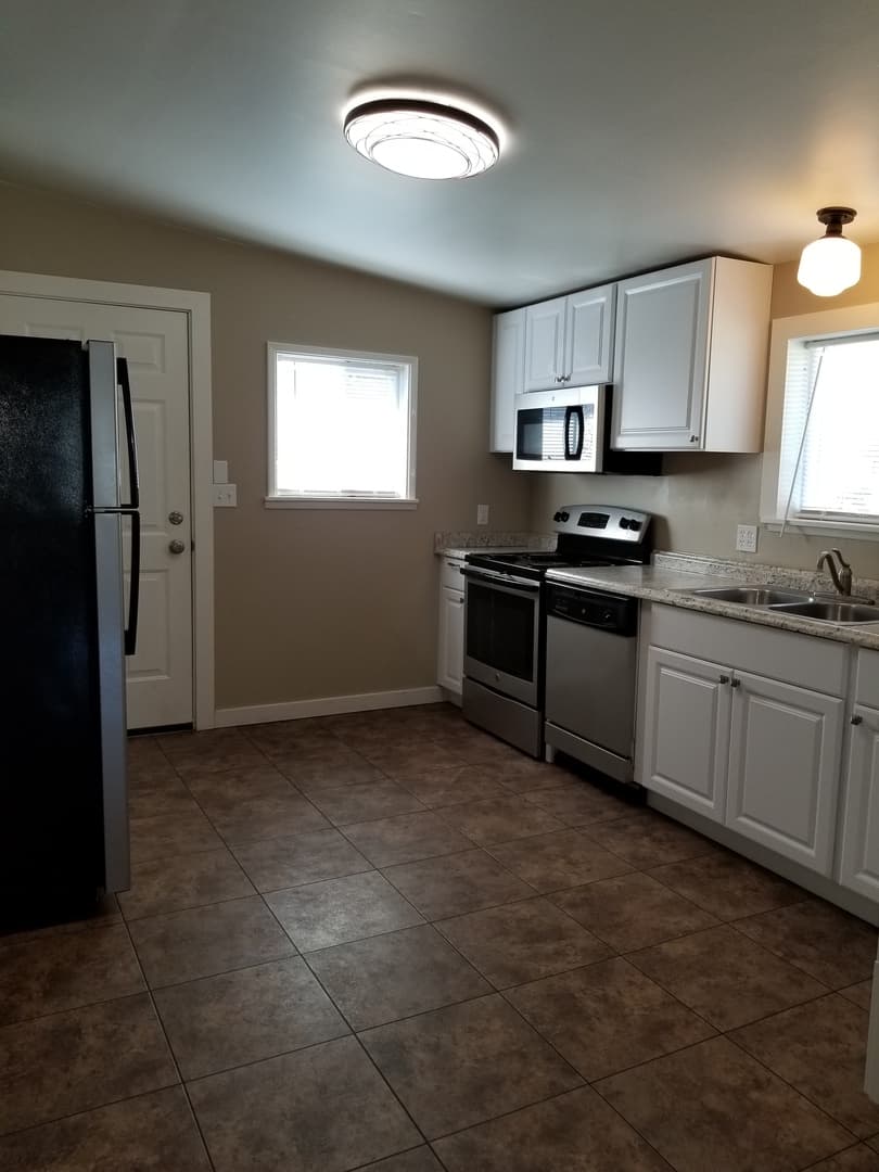 Ephrata Apartment: 17/17.5/19 F St SW