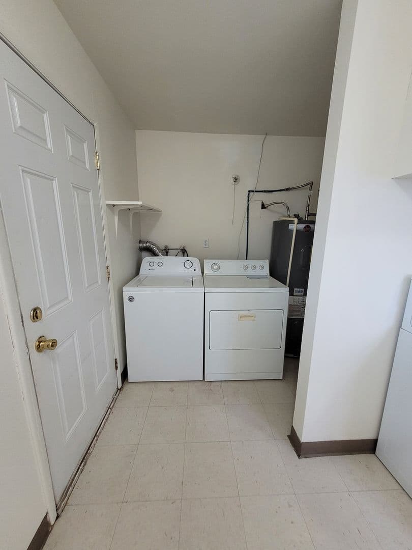 Moses Lake Apartment: 916-918 Lowry St