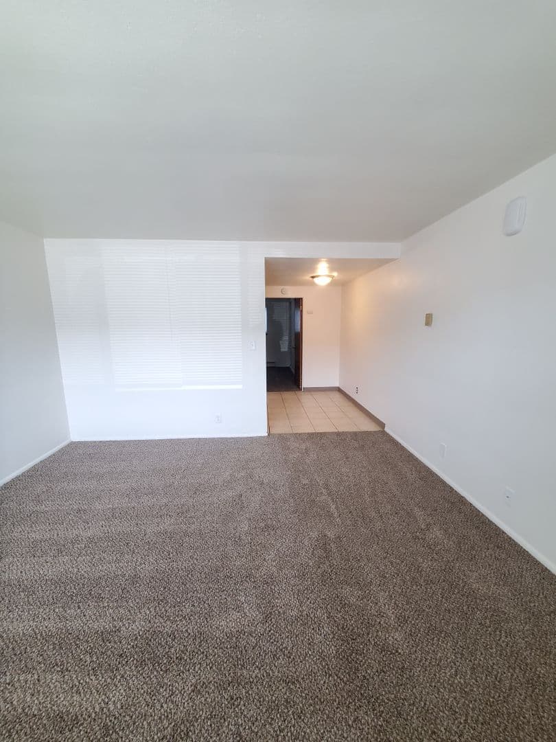 Moses Lake Apartment: 615 S. Alder St #03